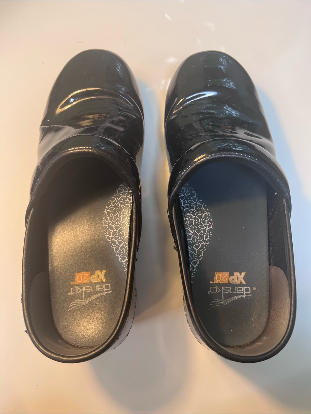Dansko XP 2.0 Women's Patent Leather Professional Comfort Clogs Size 39 8.5 US